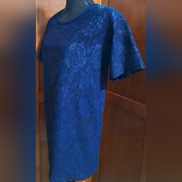 💙KAVIO DESIGNS women's dark blue floral blouse. Size M - Picture 3 of 5